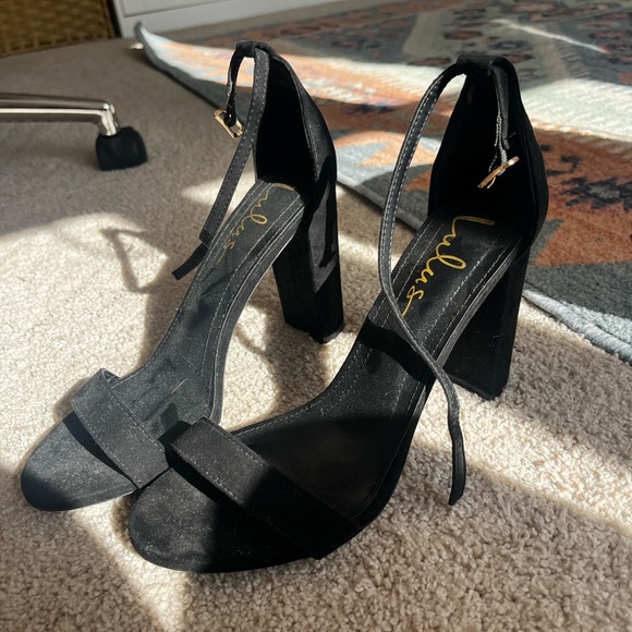 Black High Heels - Picture 4 of 4